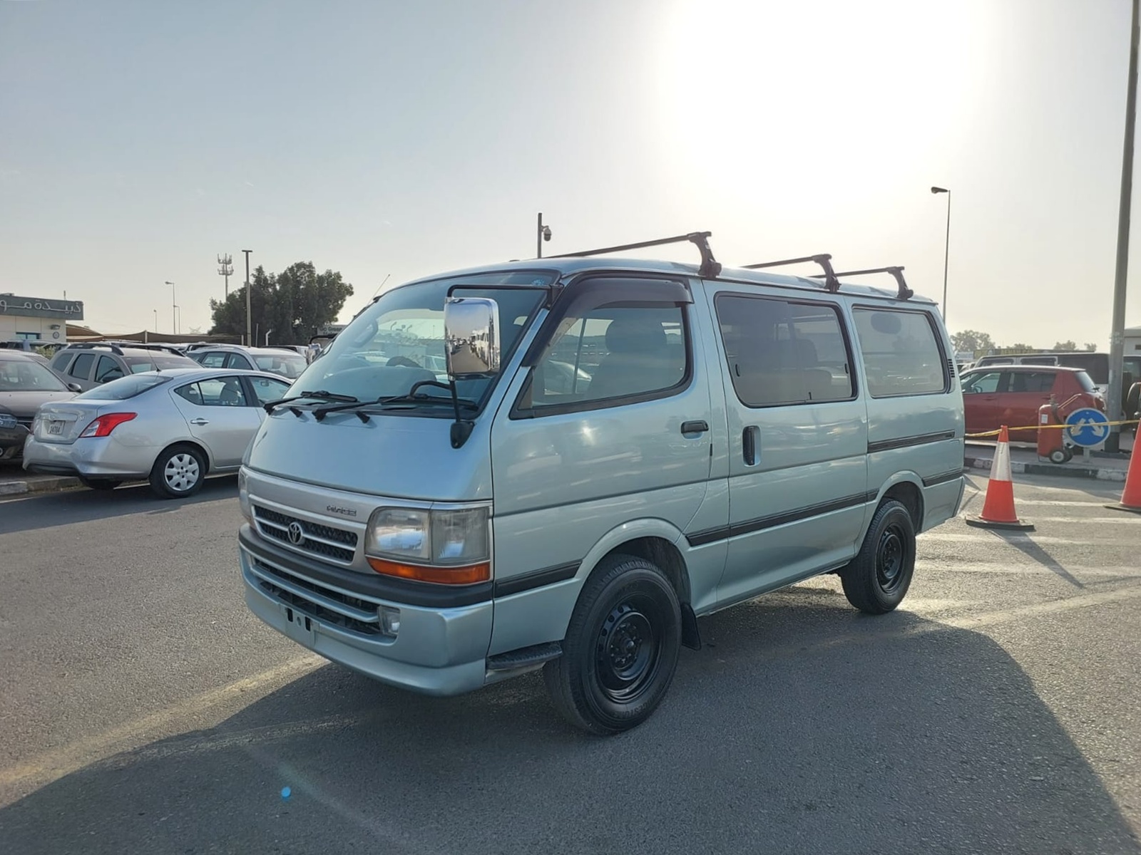 TOYOTA HIACE