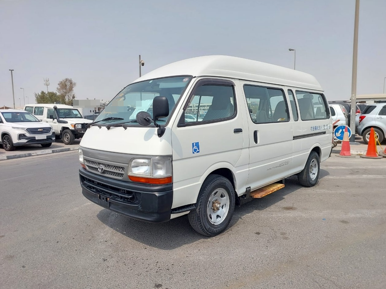 TOYOTA HIACE