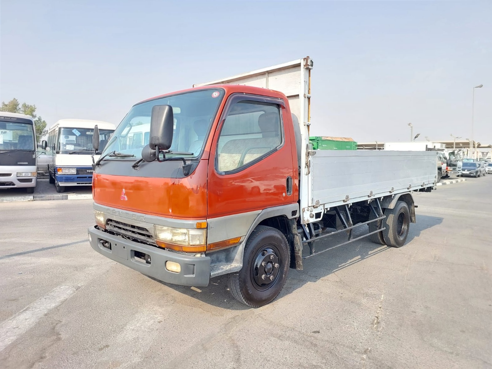 MITSUBISHI Canter
