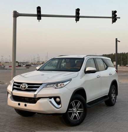 TOYOTA Fortuner