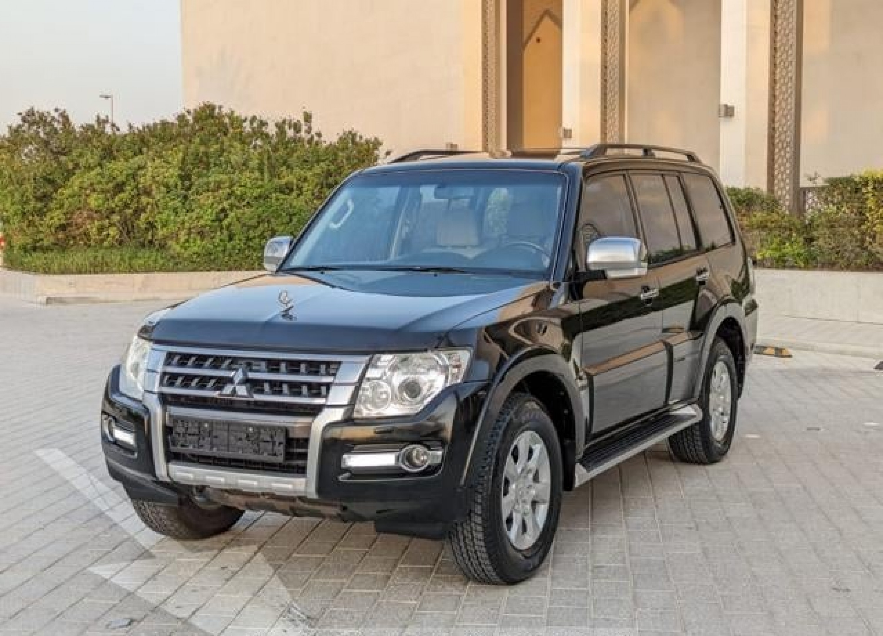 MITSUBISHI Pajero
