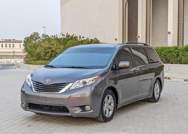 TOYOTA Sienna