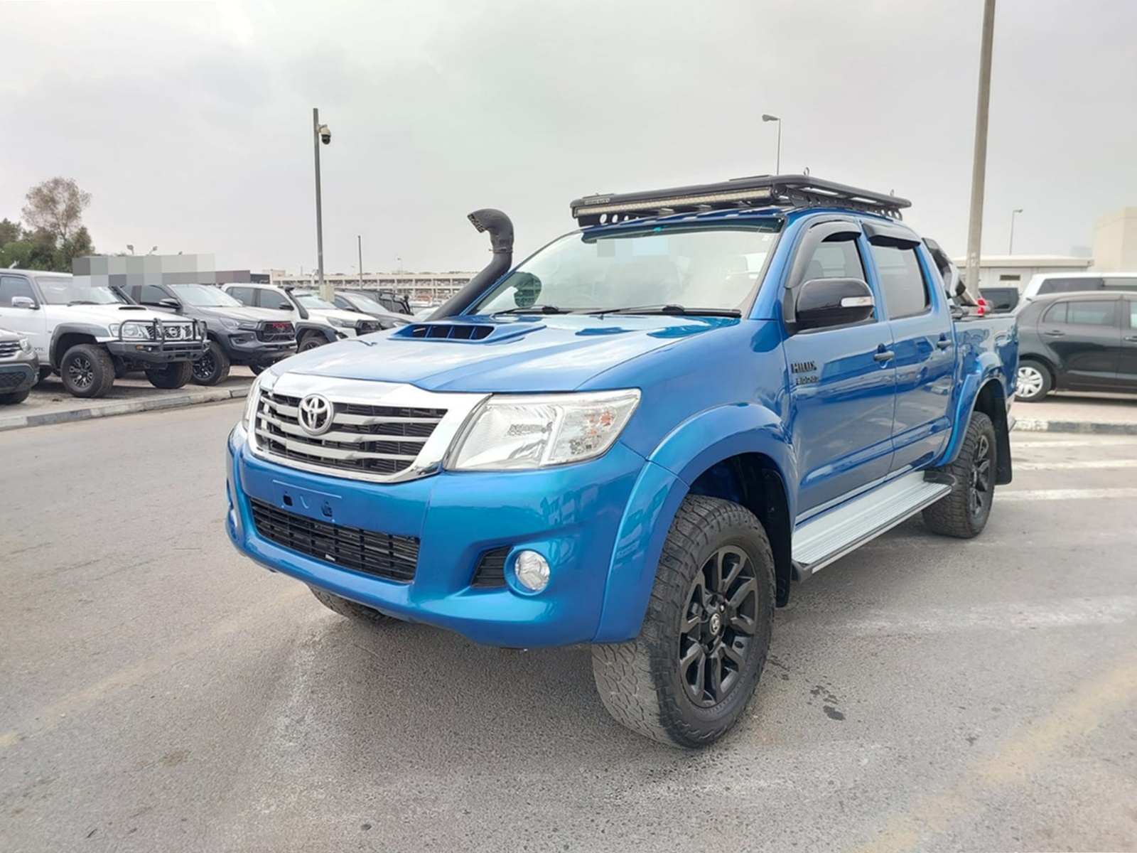 TOYOTA Hilux