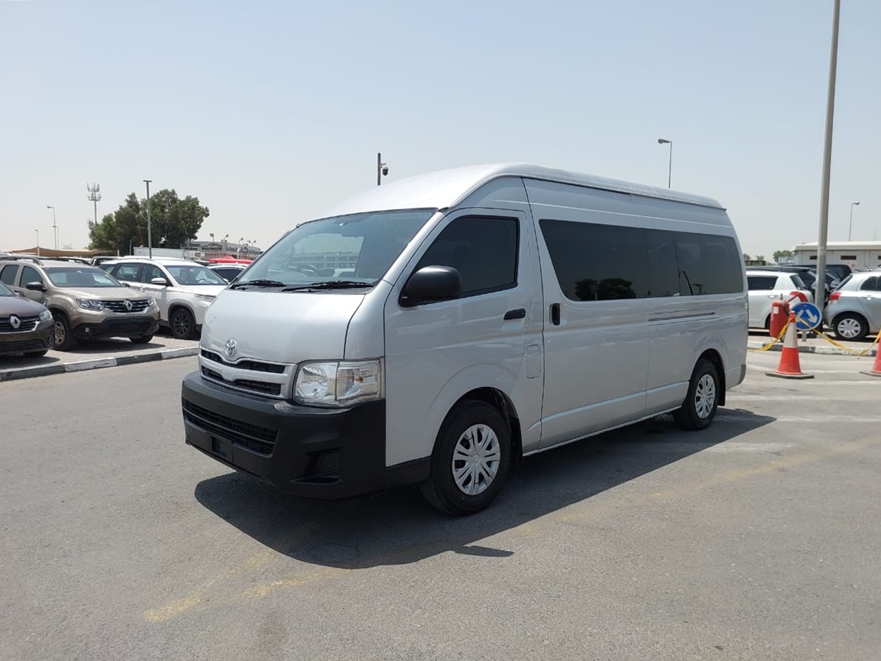 TOYOTA HIACE