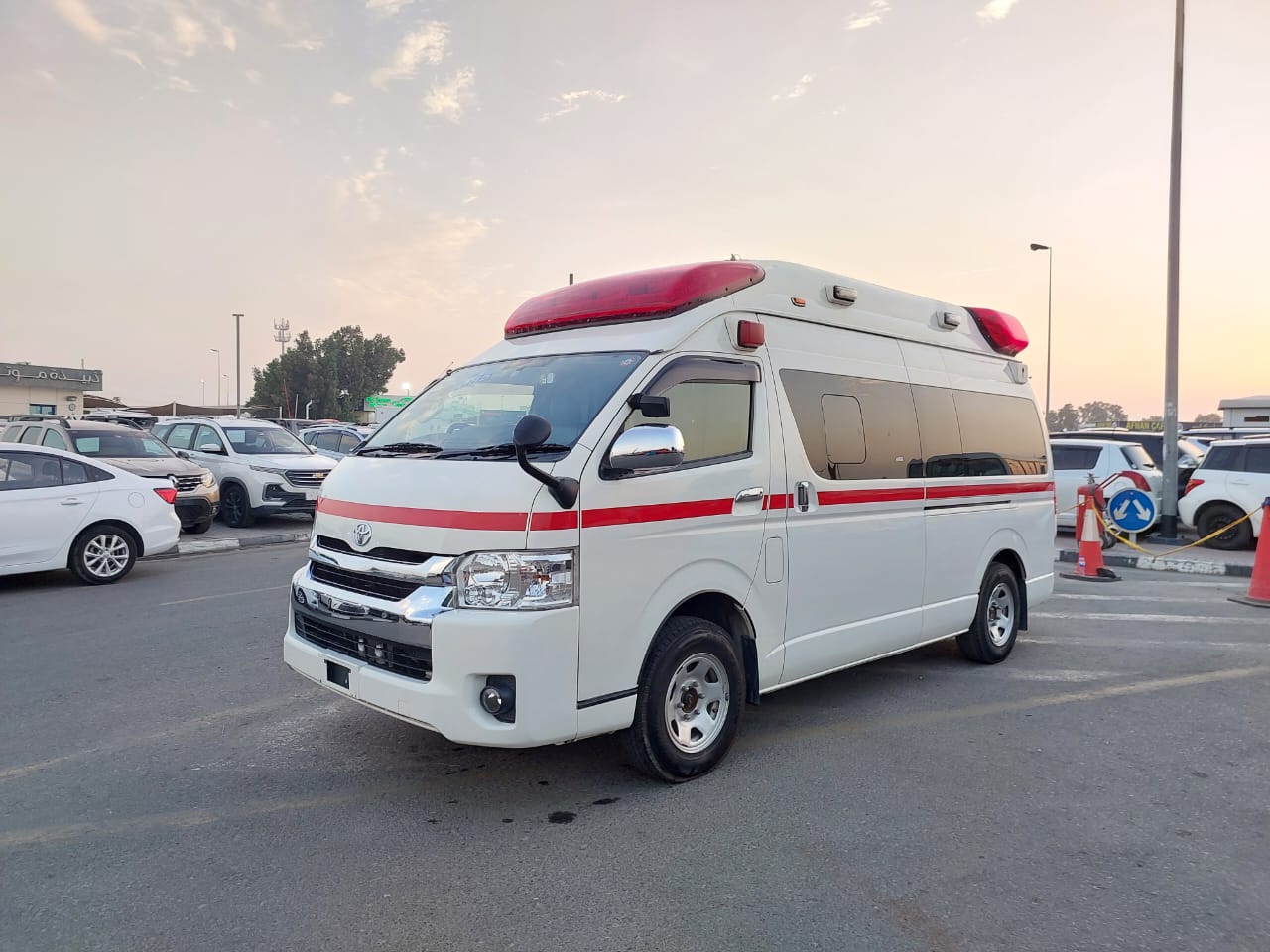 TOYOTA HIACE AMBULANCE