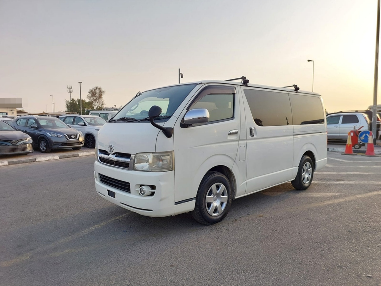 TOYOTA HIACE