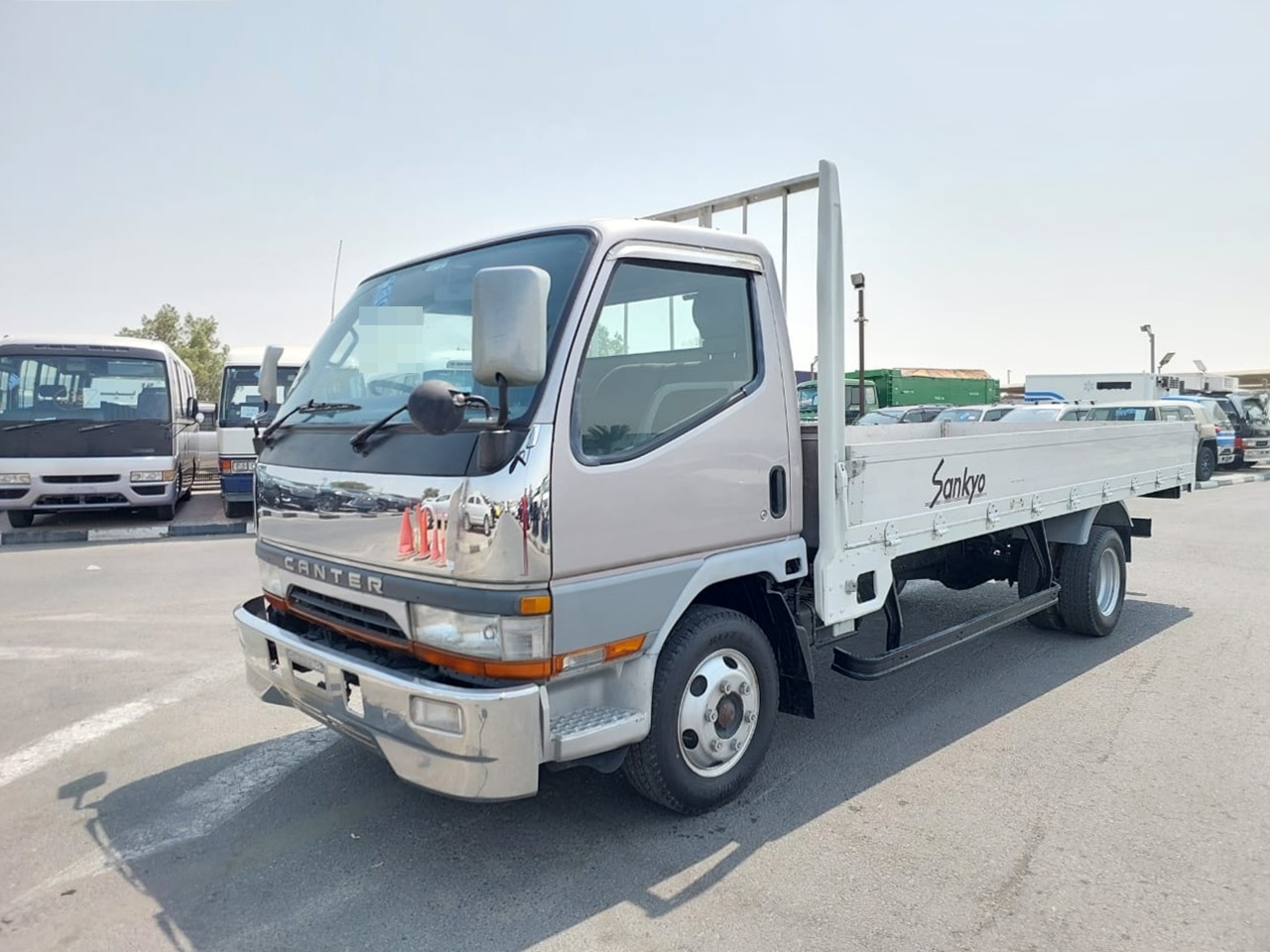 MITSUBISHI Canter