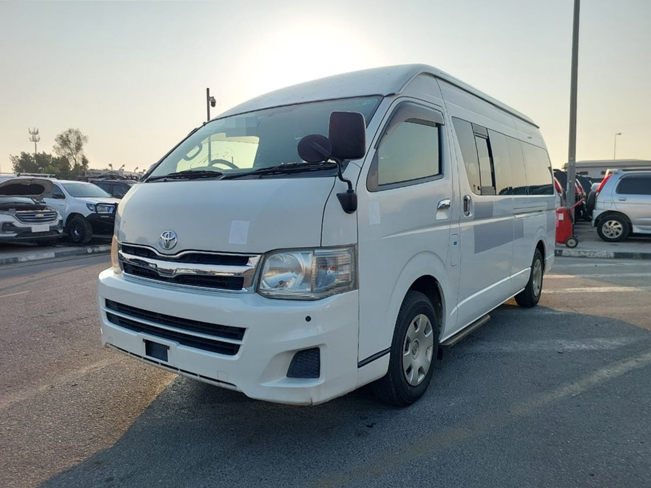 TOYOTA HIACE