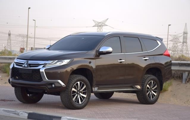 MITSUBISHI Pajero