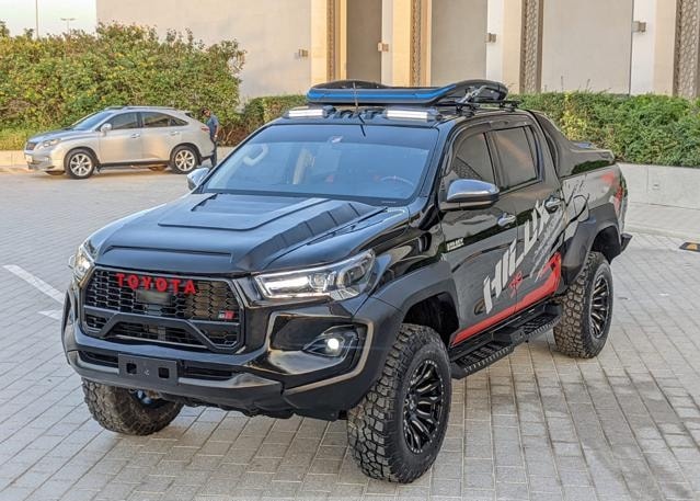 TOYOTA Hilux